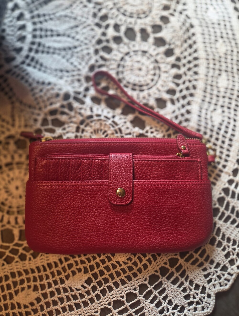 Lodis• Red Pebbled Leather Wristlet Clutch ❤️💛